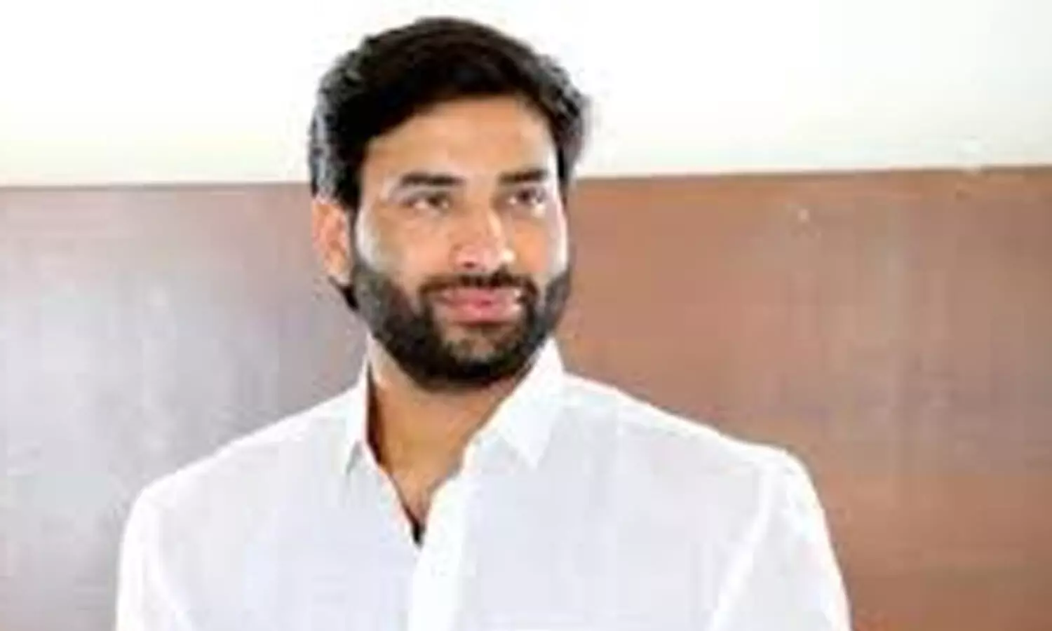 devineni avinash, ycp, vijayawada, lookout notice