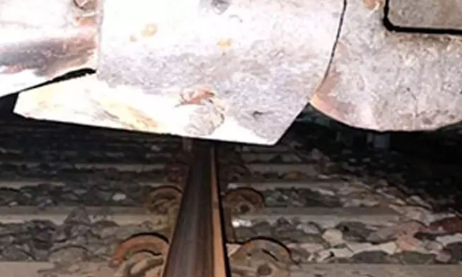 sabarmati express, derailed, kanpur railway station,  uttar pradesh