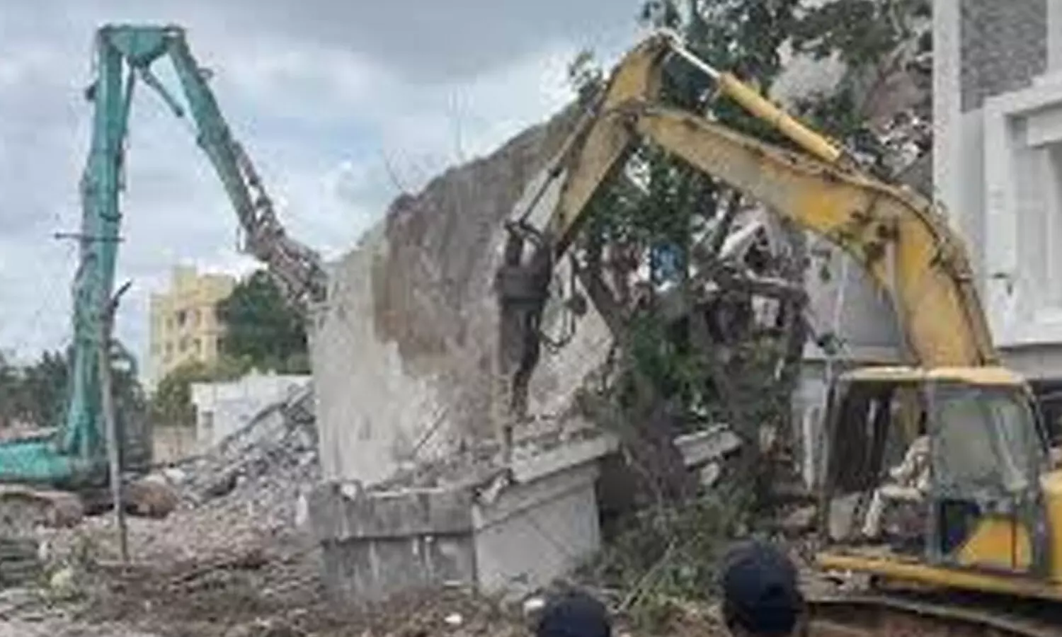 hydra,  demolished, bulidings, moinabad