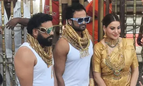 gold, mumbai family, devotees, tirumala