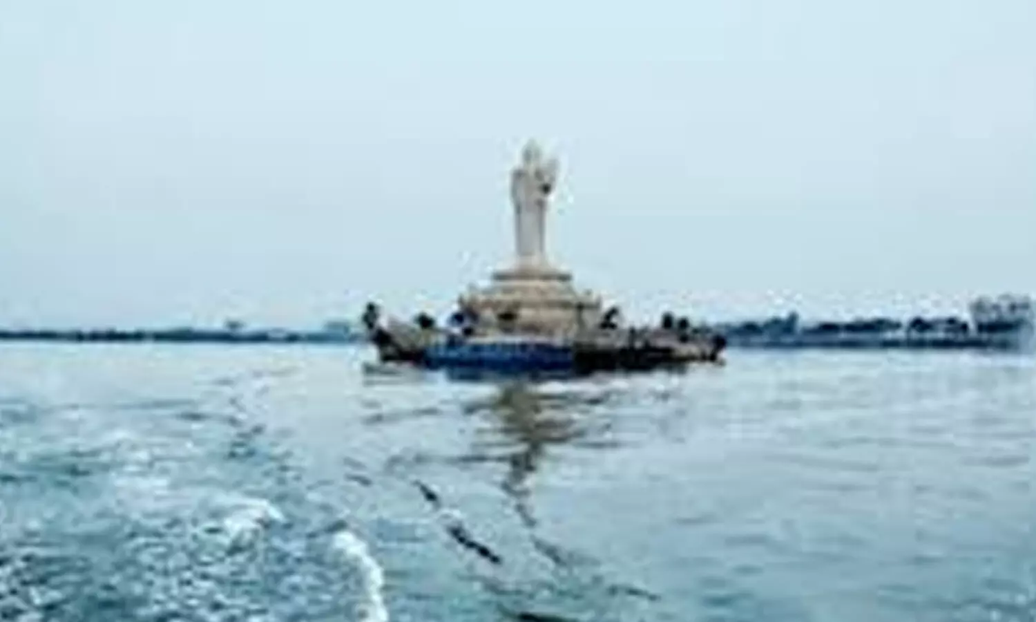 hussain sagar,  heavy rains, full of water, high alert