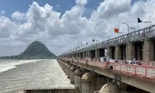 flooding, krishna river, second hazard alert,  prakasam barrage