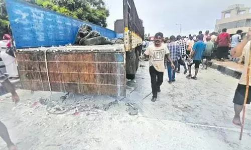 milk packets,  flood victims, road, vijayawada