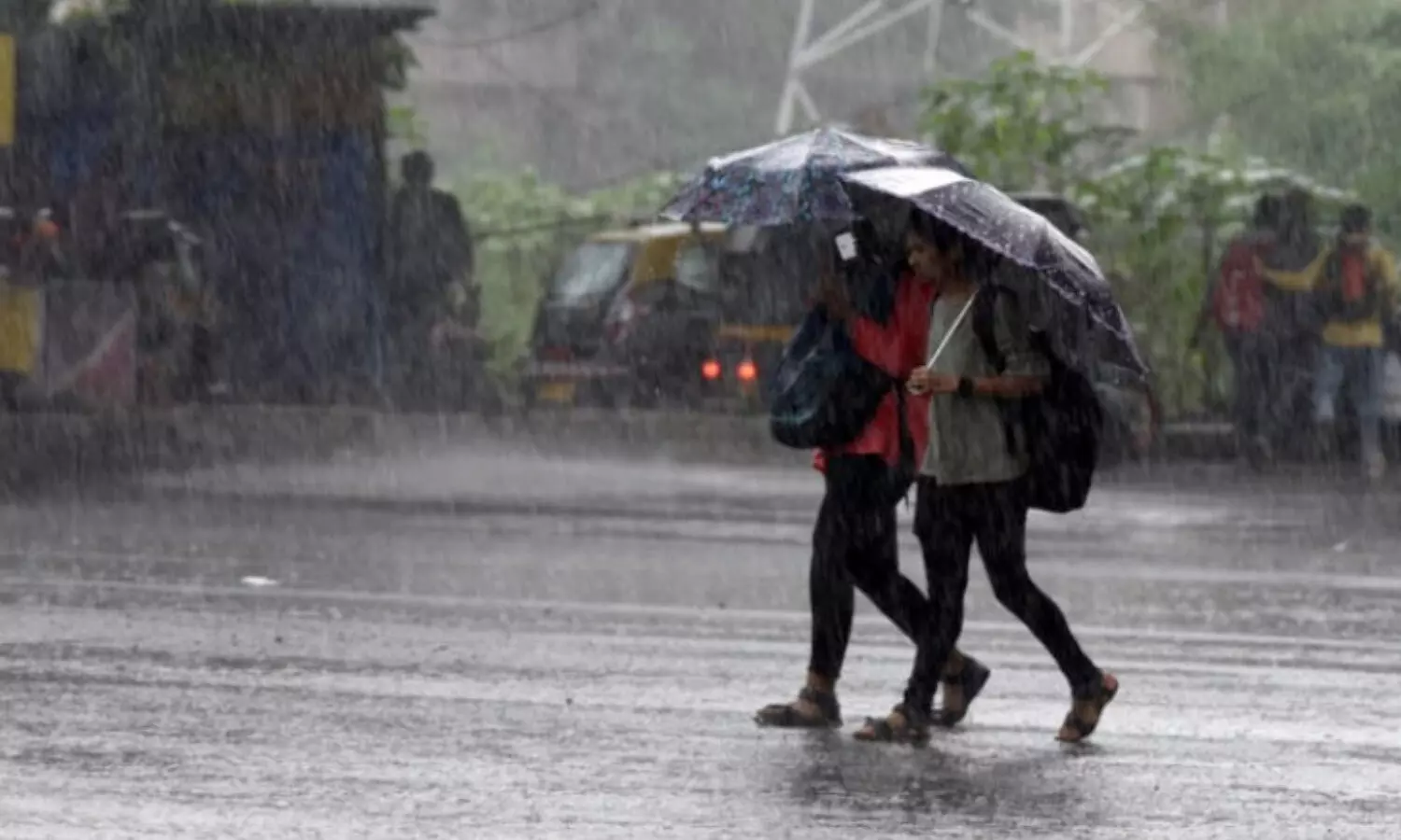 Holiday: ఆ జిల్లాల్లో భారీ వర్షాలు కురిసే అవకాశం.. సోమవారం సెలవు