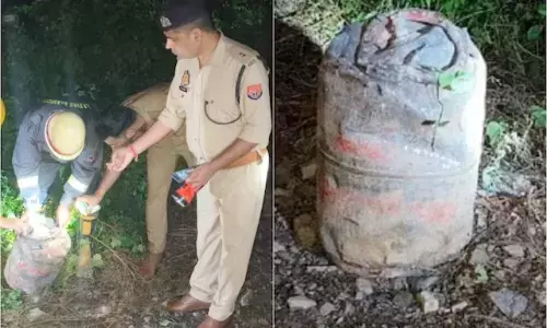 పట్టాలపై సిలిండర్ పెట్టారు.. చివరికి ఏమైందంటే?