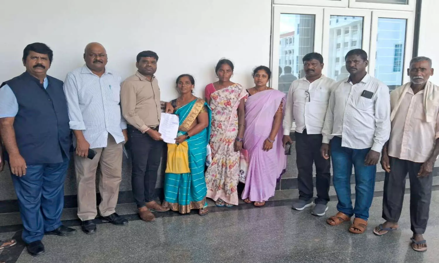 ఇరాక్ లో తెలంగాణ వాసుల కష్టాలు.. నాలుగు నెలలుగా జీతం లేదు