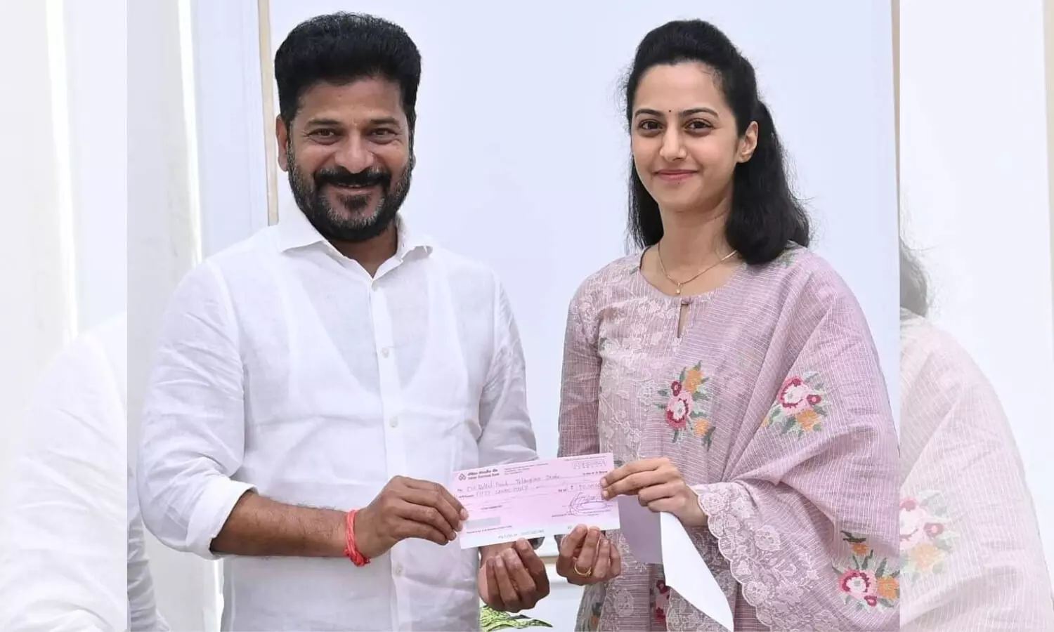 సిఎం రేవంత్ రెడ్డి ని కలిసి 50 లక్షల చెక్ అందించిన  బాలకృష్ణ చిన్న కూతురు..!!