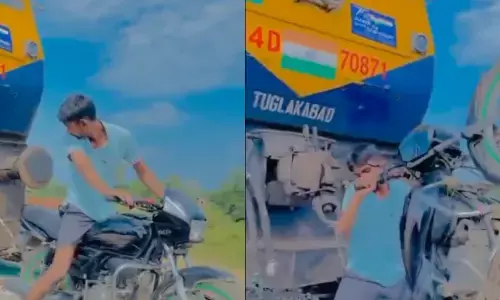 Viral VIDEO: బైక్‌తో రైలు ఇంజిన్‌ను లాగేందుకు ప్రయత్నించిన యువకుడు.. పోలీసులు ఏమి చేశారంటే?