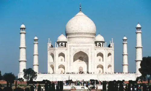 Taj Mahal Water Leak: తాజ్ మహల్ ప్రధాన గోపురం వద్ద లీక్ అవుతున్న నీళ్లు