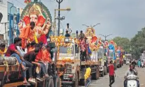 ganesh, immersion, tankbund, hyderabad, ganesh immersion continues in the surrounding areas of tankbund, ganesh immersion areas of tankbund, anapati idols are reaching the tankbund for immersion 2024, ganapati idols photos 2024, tankbund images latest 2024