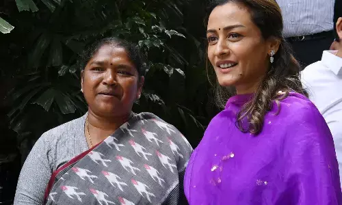 namrata, mahesh babus wife, fan, seethakka, mahesh babus wife namrata fan of seethakka,telugu news latest today, seethaka latest news updates today