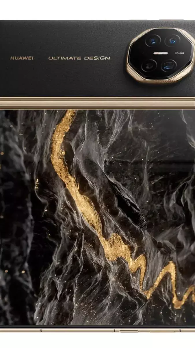 ఐఫోన్ 16 ప్రో మ్యాక్స్ కంటే రెండు రెట్లెక్కువ ధర.. మూడు స్క్రీన్స్ తో ఫోన్! ఐఫోన్ 16 ప్రో మ్యాక్స్ కంటే రెండు రెట్లెక్కువ ధర.. మూడు స్క్రీన్స్ తో ఫోన్!