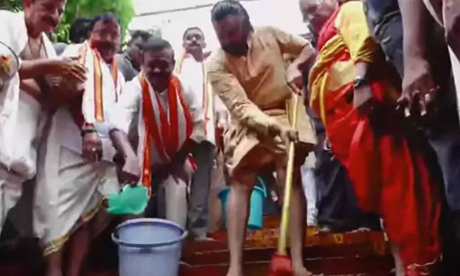 pawan kalyan, deputy chief minister, indrakiladri, vijayawada, AP deputy cm pawan kalyan went to indrakiladri in vijayawada,  pawan kalyan cleaned  steps of the duga temple in vijayawada, Ap top stories today telugu