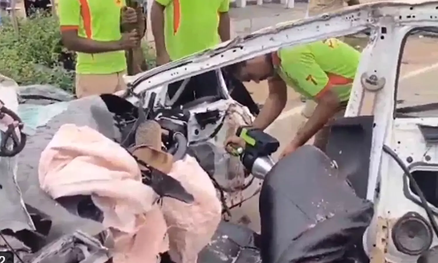 road accident, six people died, tourist vehicle, in tamil nadu six people died on the spot in this accident,  road accident took place in tamil nadu today newslatest