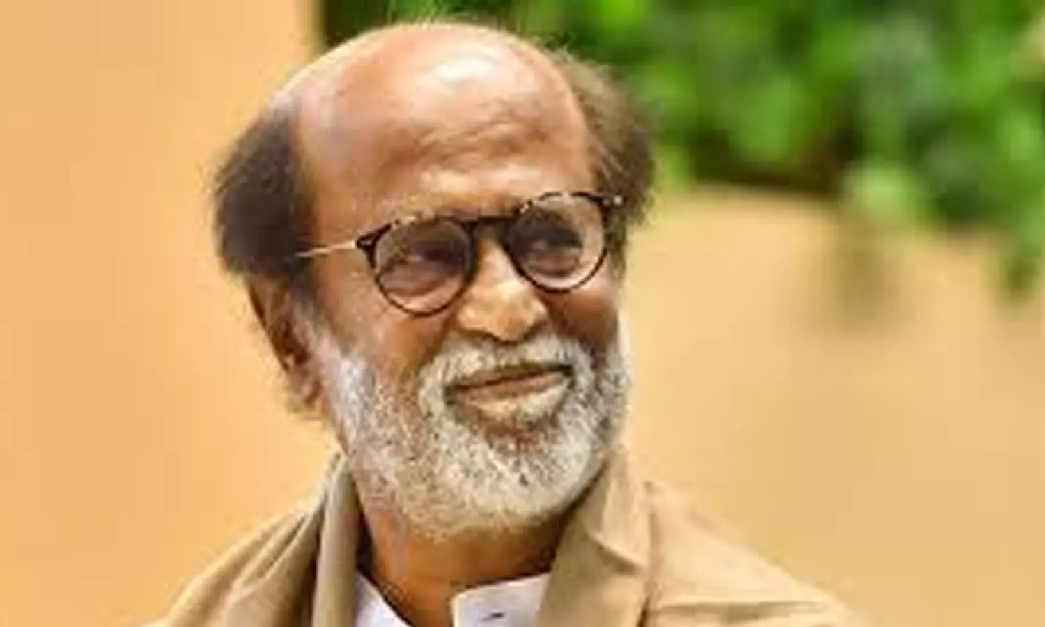 superstar rajinikanth  admitted to apollo hospital in chennai, superstar rajinikanth fell ill in the middle of the night, rajinikanth admitted in apollo hospital, latest news updates on rajinikanth today telugu