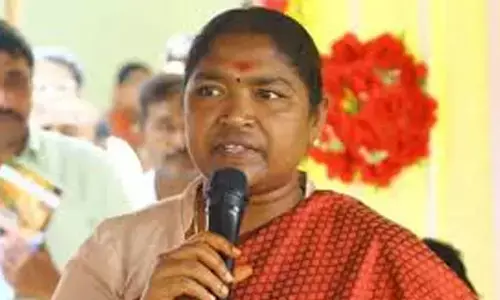 sitakka, minister,  ktr, sitakka was angry that ktrs mouth should be washed with acid,  latest telangana politics news today, congress leaders