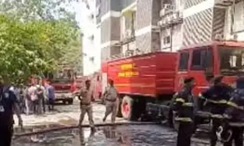 fire accident,  five people were burnt, chembur,  mumbai
