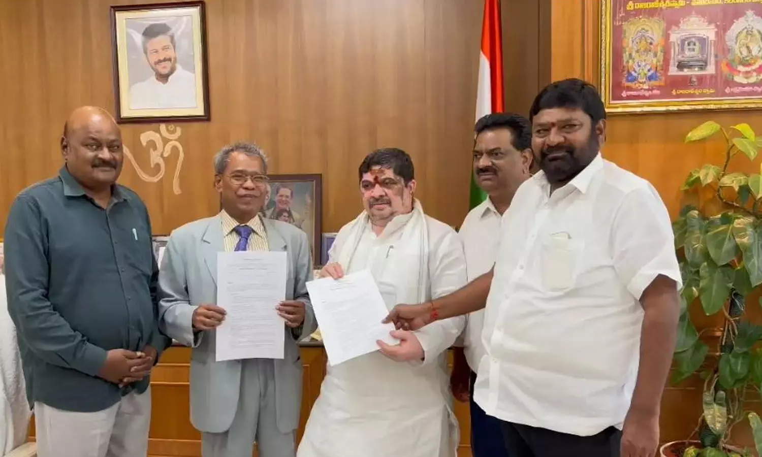 manda bhim reddy, ex gratia, families of gulf, telangana gulf families latest news today, manda bhim reddy said that 5 lakh ex gratia to the families of gulf dead is historic manda bhim reddy, ex gratia, families of gulf, telangana gulf families latest news today, manda bhim reddy said that 5 lakh ex gratia to the families of gulf dead is historic