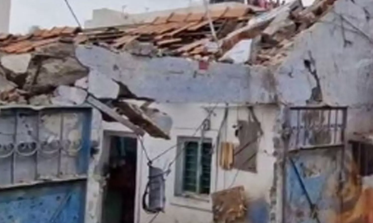 explosion.three people died,firecrackers, tamil nadu