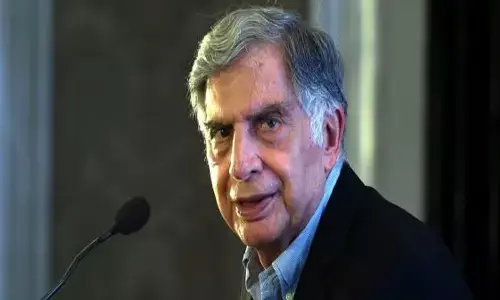 ratan tata,  eminent industrialist,  tributes to ratan tata  in mumbai,  political figures and business tycoons have expressed shock over the death of eminent industrialist ratan tata, ratan tata latest news today telugu, ratan tata last rights today in mumbai updates, ratan tata death latest updates today live