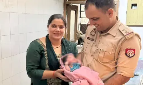 పొదల్లో పసికందు.. పోలీసు అధికారి ఎలాంటి నిర్ణయం తీసుకున్నారంటే?