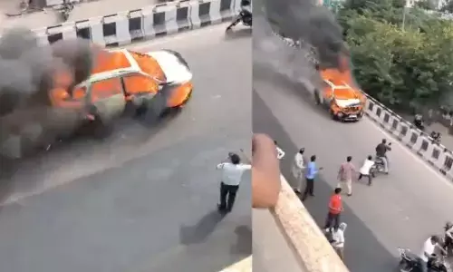 Viral Video: ఘోస్ట్ రైడర్ కారు అంటూ భయంతో పరుగులు పెట్టిన జనం