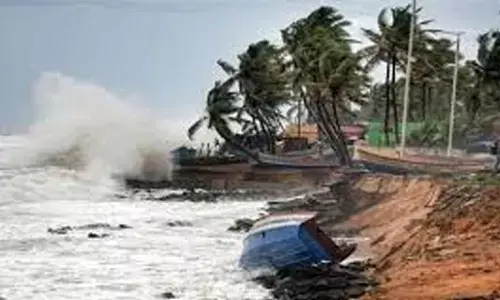 cycline effect  on nellore distrct, coastal area, heavy rains in andhra pradesh today, cyclone in ap today news latest