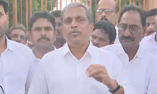 sajjala ramakrishna reddy, ycp leader, o mangalagiri police Station, attack on tdp office