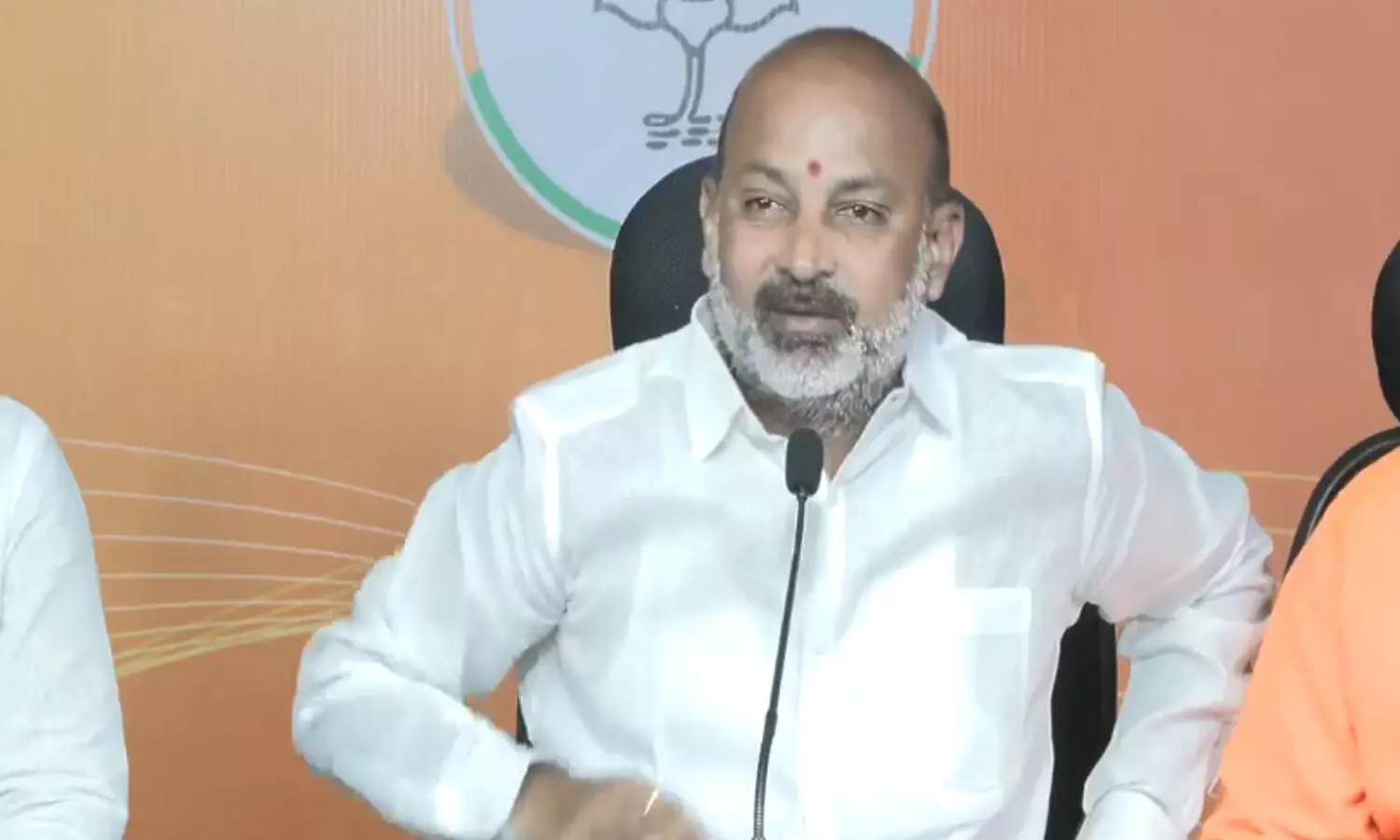 bandi sanjay, union minister,  sensational allegations, kktr