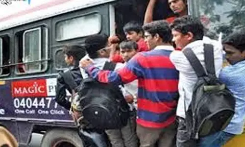 sajjanar,  responded,  students,  foot board