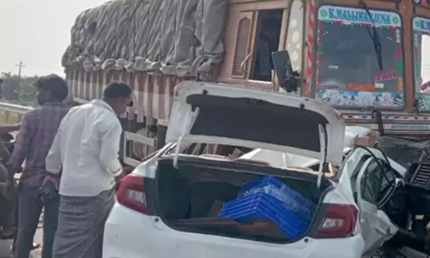 road accident, six people died, ananthpuram, andhra pradesh