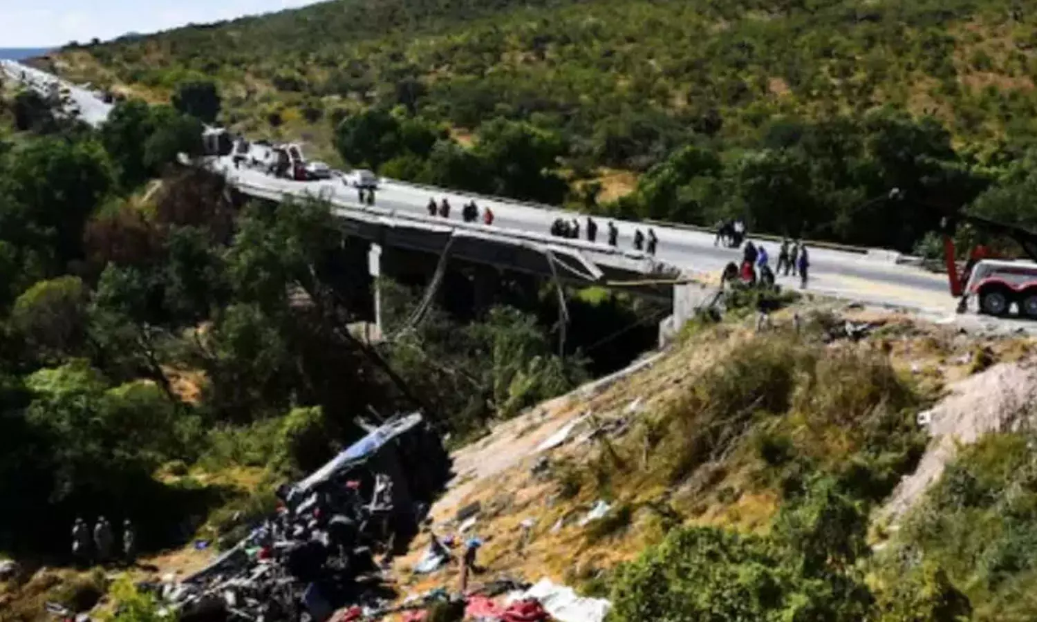 road accident, 19 people died, bus, mexico