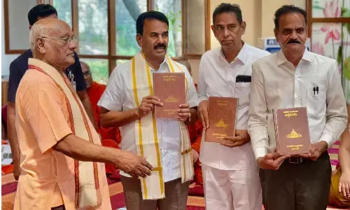 శివనాగిరెడ్డి అనువాదరచన బుద్ధవంశాన్ని ఆవిష్కరించిన జూపల్లి కృష్ణారావు