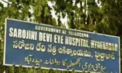 diwali latest news , people rushed to sarojini eye hospital, burning crackers on diwali,  accidents while burning crackers on diwali in Hyderabad