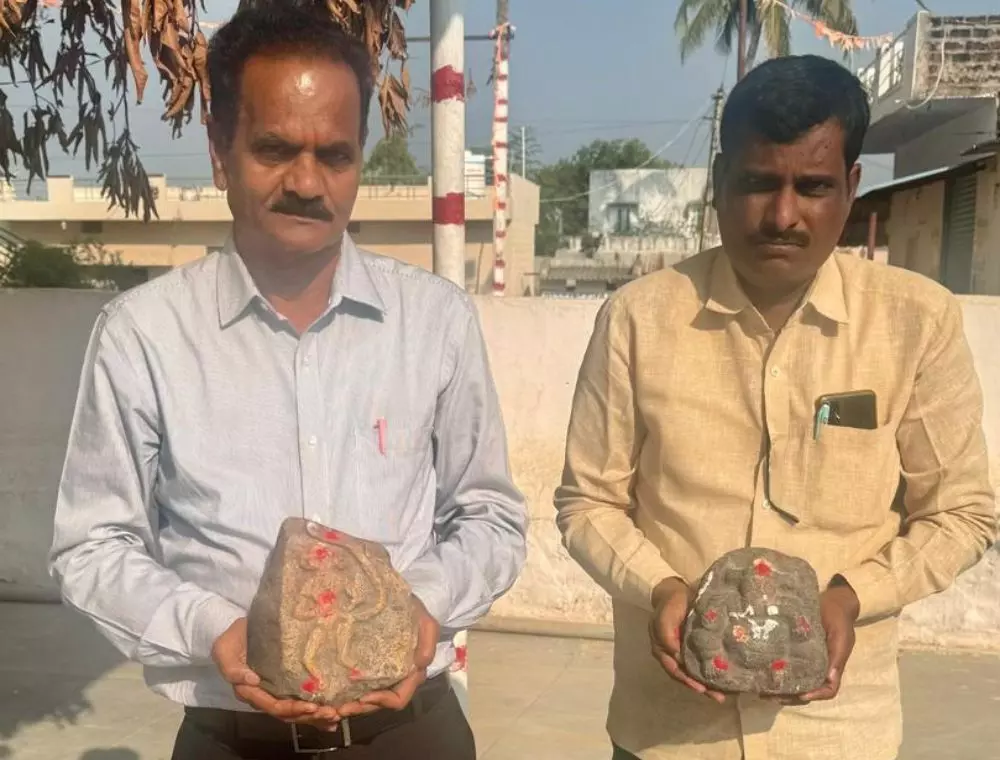 ఈమని శివనాగిరెడ్డి: ఎల్లికల్లులో 400 ఏళ్ల నాటి సూక్ష్మ ఆంజనేయ విగ్రహం ఈమని శివనాగిరెడ్డి: ఎల్లికల్లులో 400 ఏళ్ల నాటి సూక్ష్మ ఆంజనేయ విగ్రహం