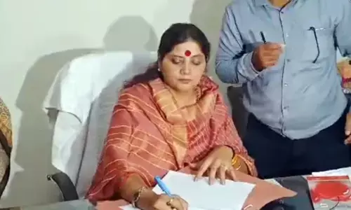 మహిళల కొలతలను మగవాళ్లు తీసుకోకూడదు.. జట్టును కత్తిరించడం కూడా!