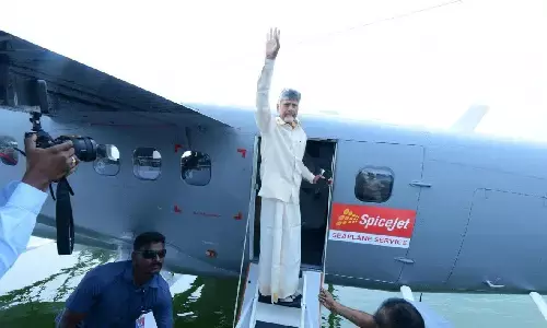 ఏపీలో మొదలైన సీప్లేన్ సర్వీసులు