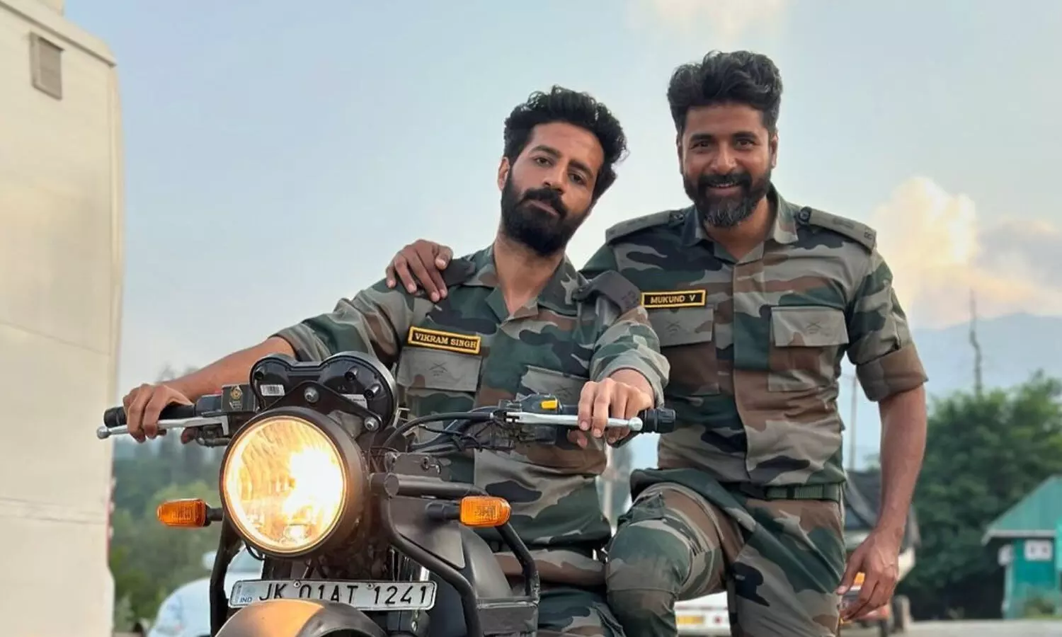 థియేటర్ లో అమరన్ సినిమా.. పెట్రోల్ బాంబులు విసిరారు