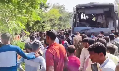 road accident, eleven people died, bus, maharashtra