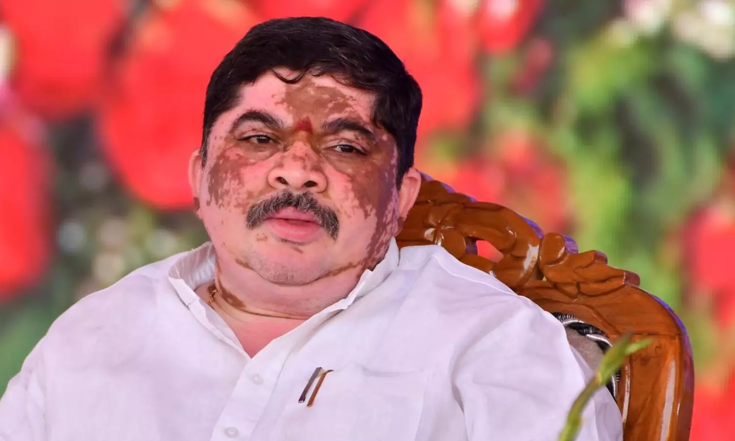 ponnom prabhakar, minister, kcr, erravalli farm house