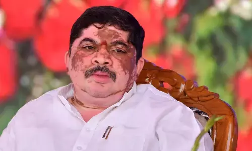 ponnom prabhakar, minister, kcr, erravalli farm house