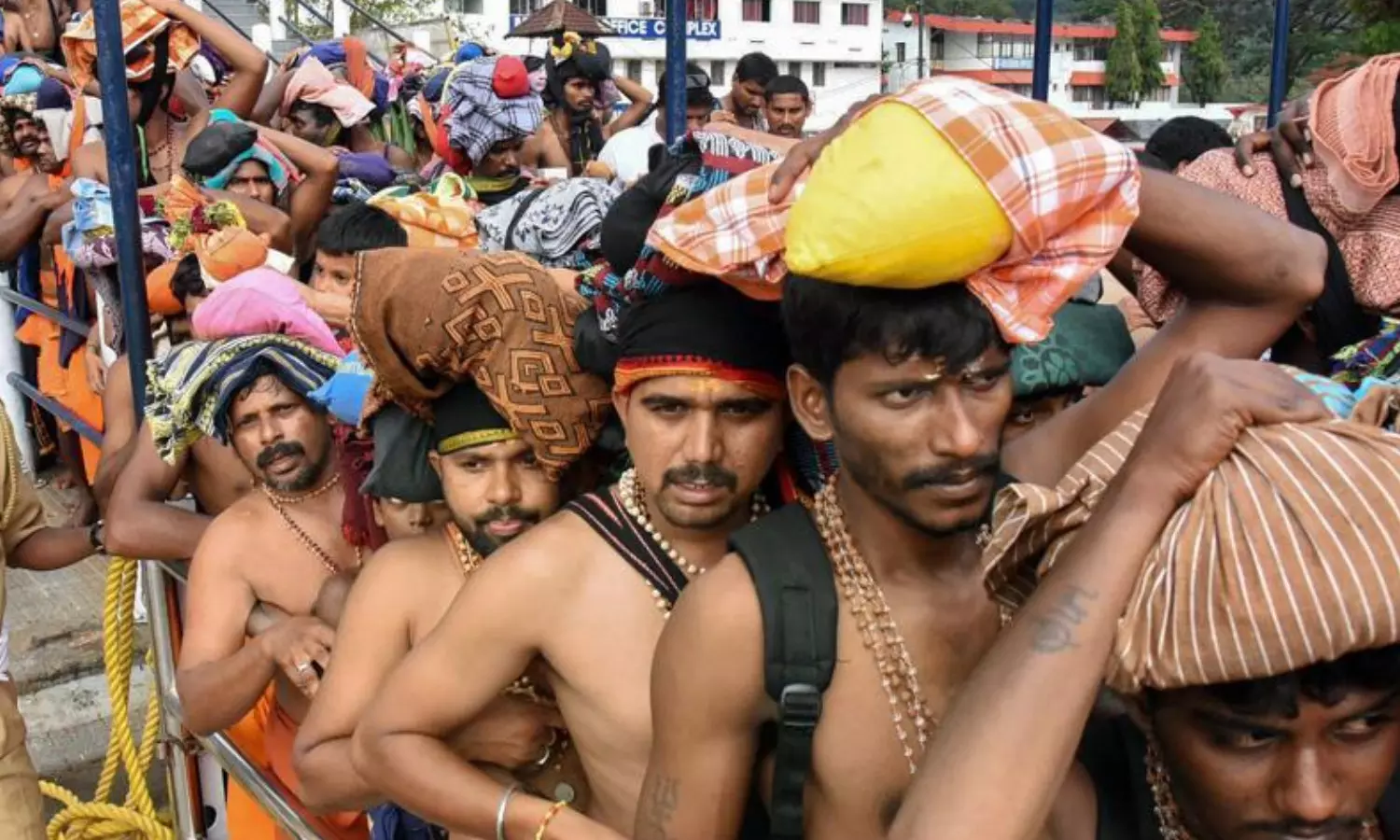 ayyappa devotees, driver,  tirupati, left with the bus