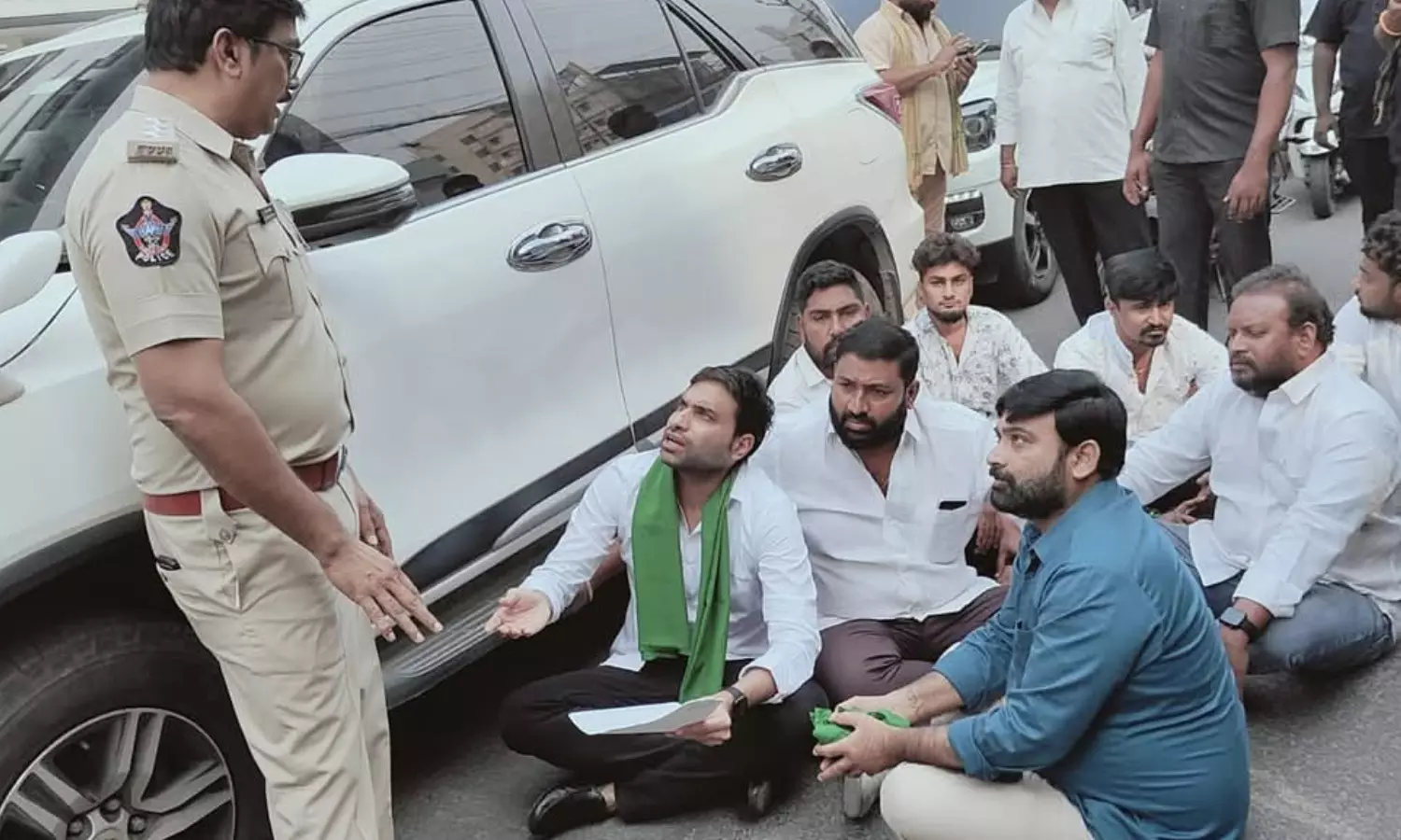 devineni avinash, ycp, arrest, vijayawada