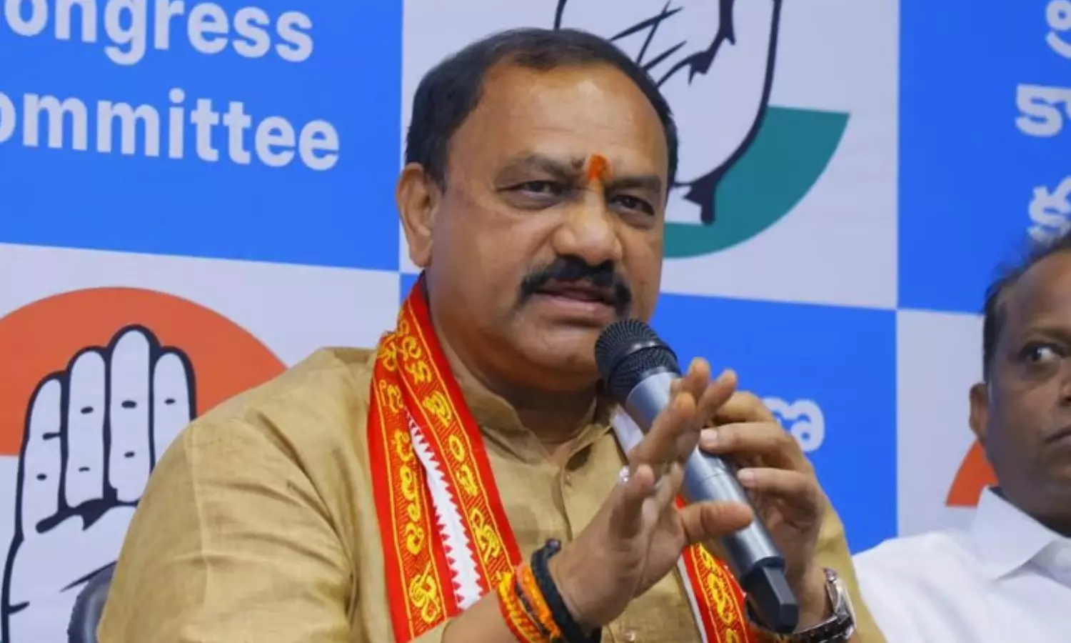 kcr,  brs chief, mahesh kumar goud, tdpcc chief