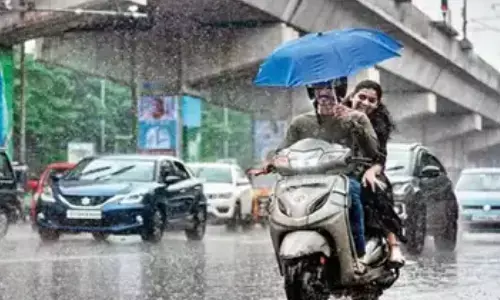 heavy rains, roads were flooded, andhra pradesh,  hyderabad