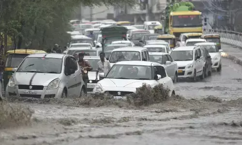 heavy rain, orange alert,  roads were flooded, delhi