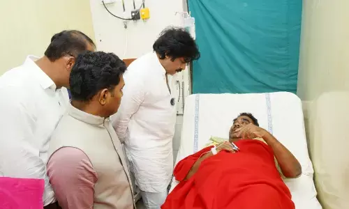 pawan kalyan, deputy chief minister,  mpdo jawahar babu, kadapa rims hospital