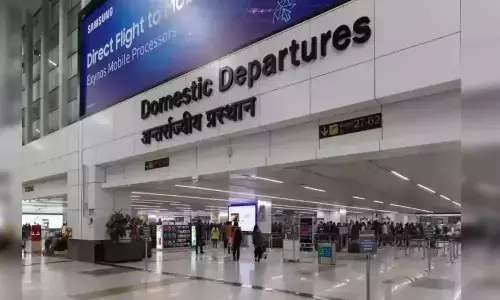 drugs, customs officials, nternational airport , delhi