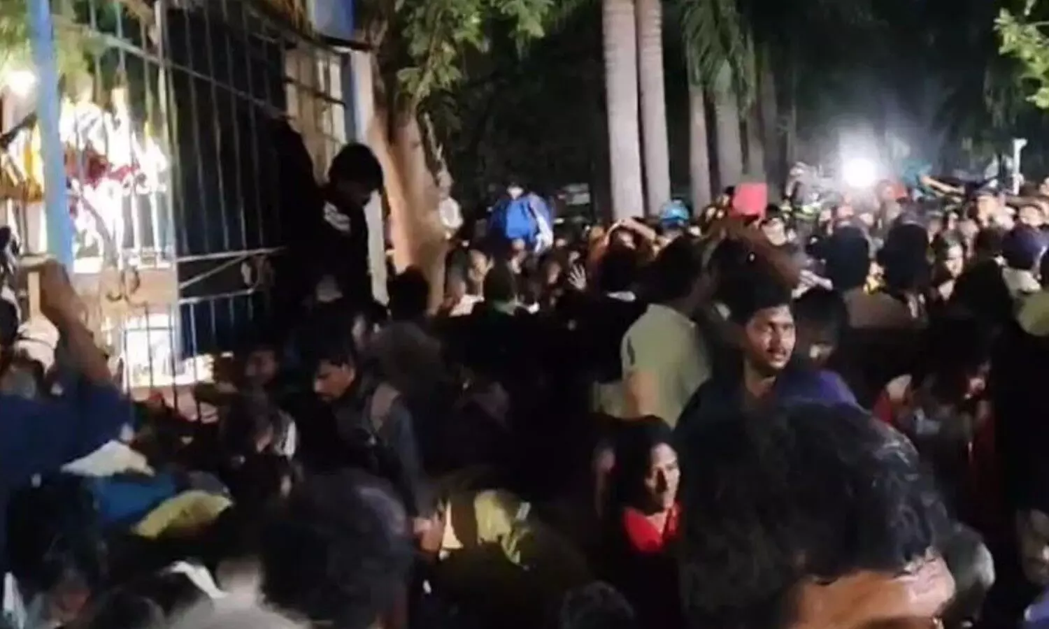 తిరుపతి తొక్కిసలాట ఘటనపై వైఎస్ జగన్, నారా లోకేష్ దిగ్భ్రాంతి