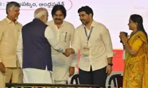 interesting incident, narendra modi, lokesh, visakhapatnam